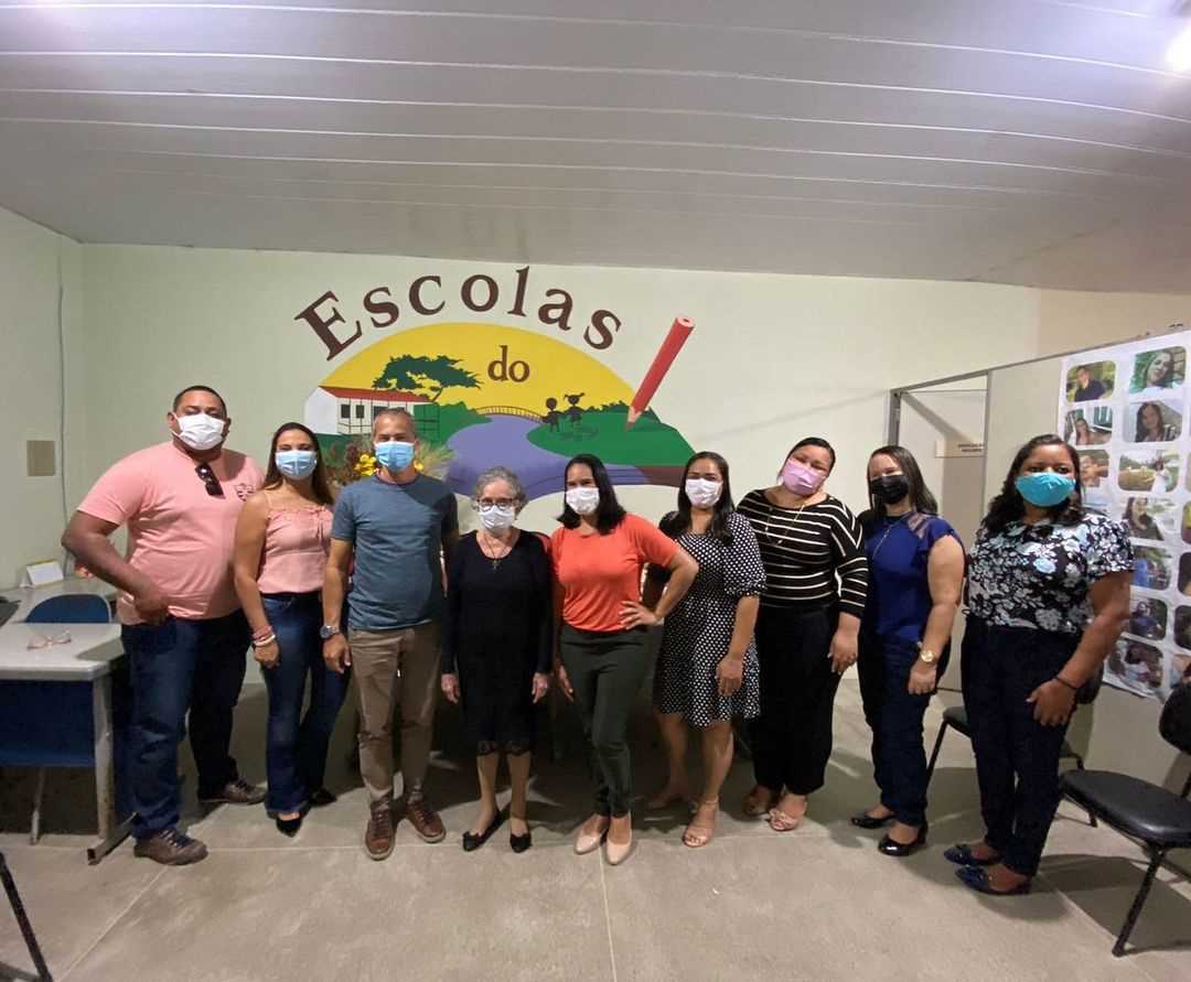 Camacã: Professora Célia Moura recebe homenagem da Secretaria de Educação
